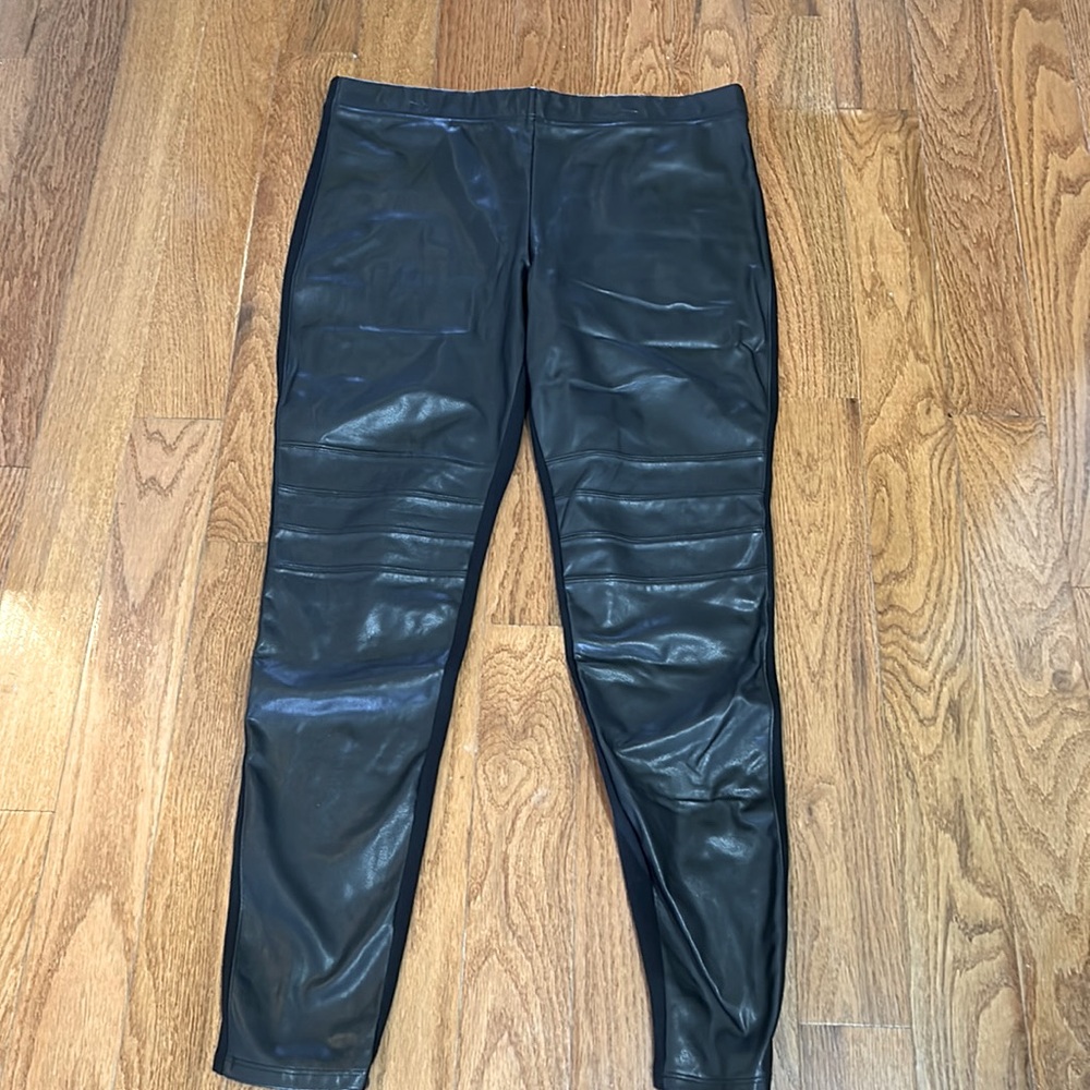 DYNAMITE FAUX LEATHER WOMEN MOTO LEGGINGS IN SIZE LARGE